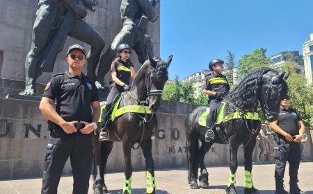 Ankara'da heybetli devriye. Atlı polisler sahada