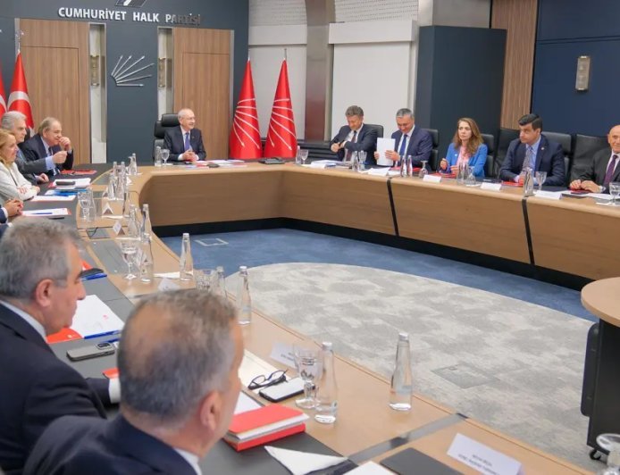 CHP'de grup toplantısı düğümü. Kılıçdaroğlu salı günü kürsüye çıkacak