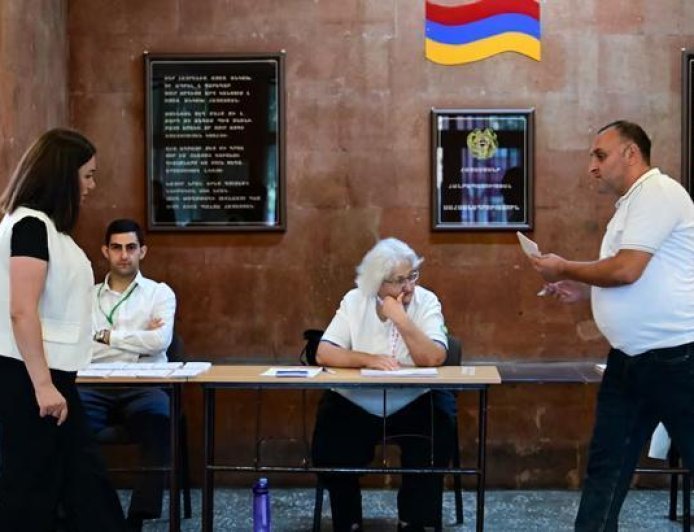 Ermenistan'da seçim sonrası kriz çıktı! 86 sandık yeniden sayılacak