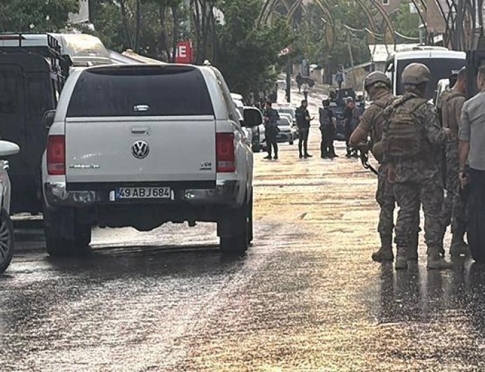 Engelli kardeşini ve polis memurunu yaraladı, operasyonla etkisiz hale getirildi