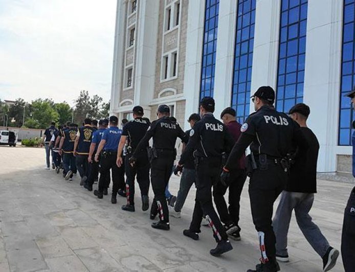 Adıyaman'da sosyal medyada 'silah teşhiri' yapan çok sayıda zanlı gözaltına alındı