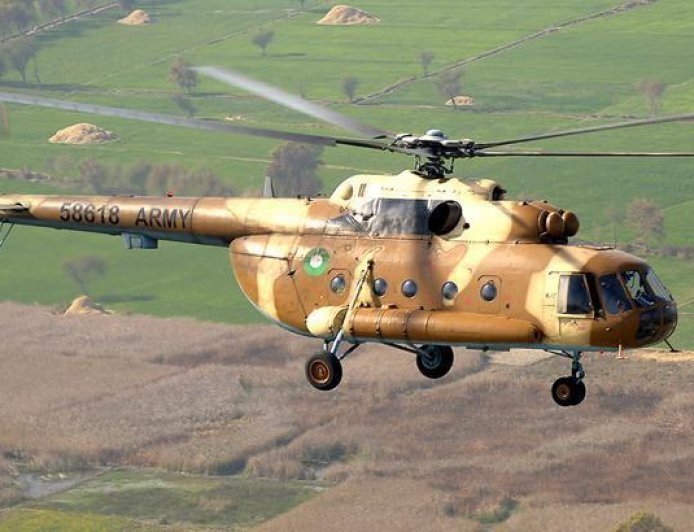 Pakistan'da askeri helikopter kalkış sırasında düştü!