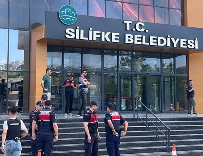 Mersin'in Silifke Belediyesi'ne operasyon! Başkan dahil çok sayıda isme gözaltı