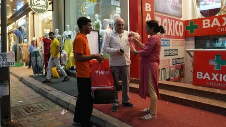 Alışverişte yeni dönem! Bebek arabası sürme ve poşet taşıma hizmeti başladı
