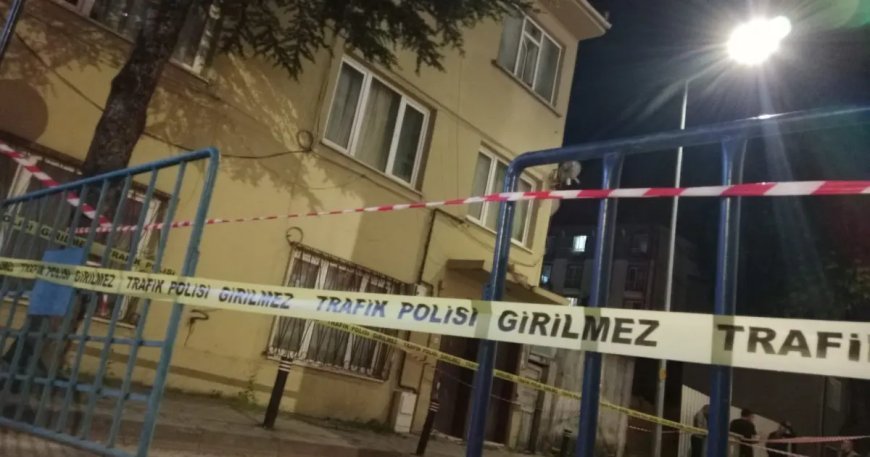 Temel kazısı yapılan sokakta, 3 katlı bina tahliye edildi