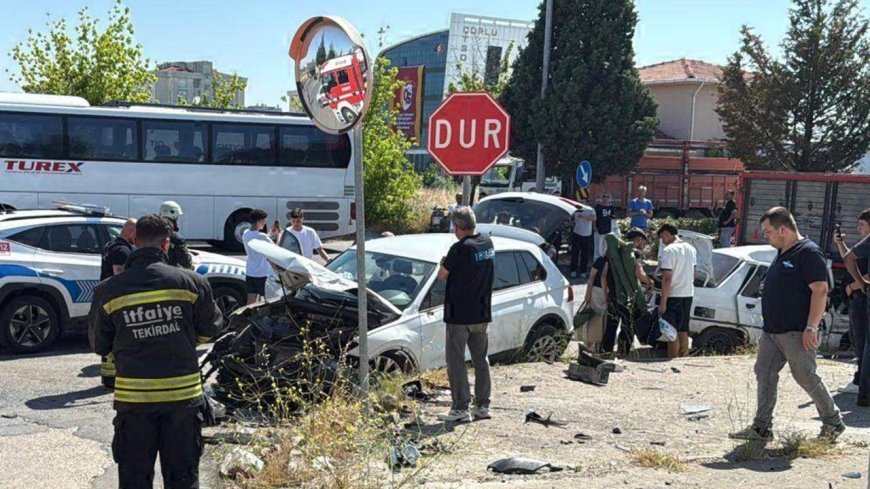 Çorlu'da iki otomobil çarpıştı; 2 yaralı