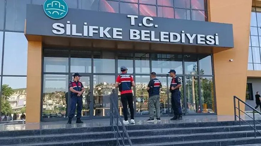 Mersin'in Silifke Belediyesi'ne operasyon! Belediye başkanı dahil 8 şüpheli tutuklandı