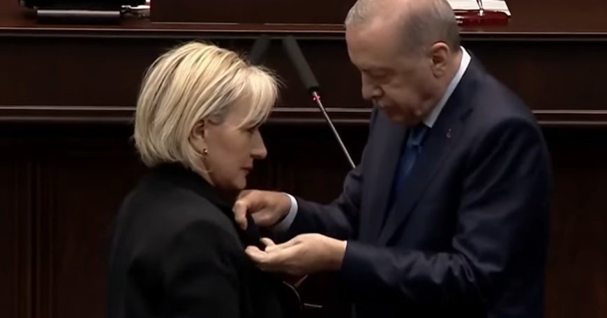 CHP'den istifa eden Nimet Özdemir AK Parti'ye katıldı