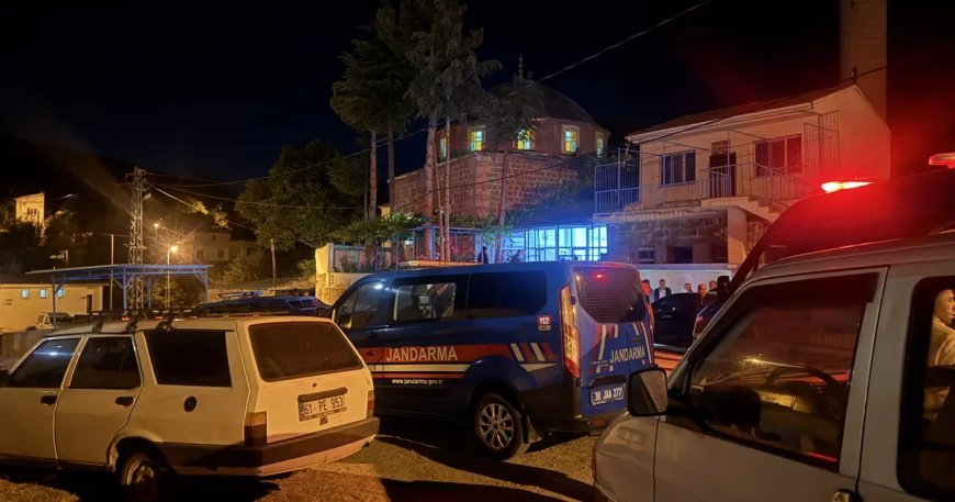 Cami avlusunda bıçaklı saldırı. İki kişi hayatını kaybetti
