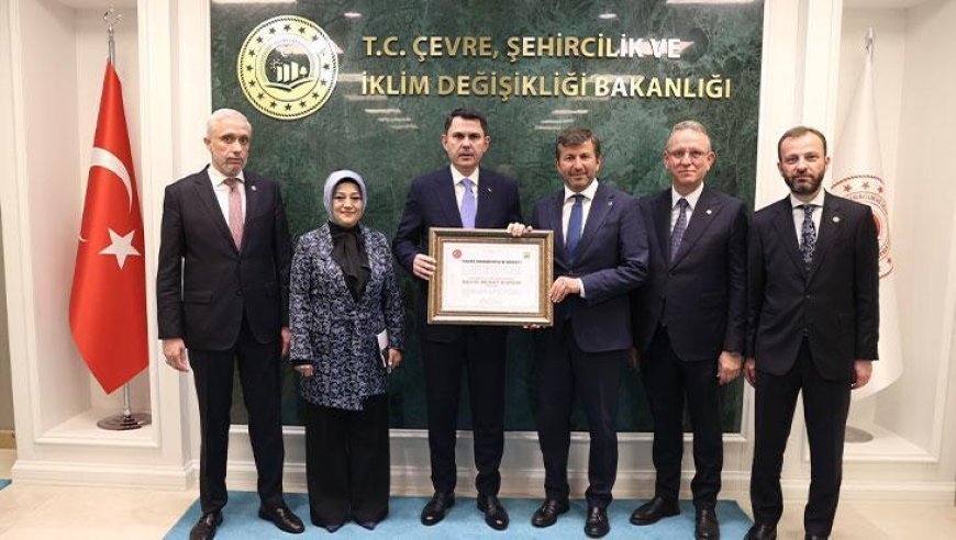 Bakan Kurum'a Pazarlar Belediyesince 'fahri hemşehrilik beratı' verildi