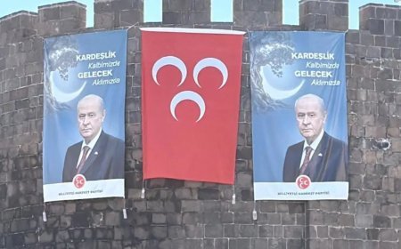 Diyarbakır surlarına Devlet Bahçeli pankartı asıldı