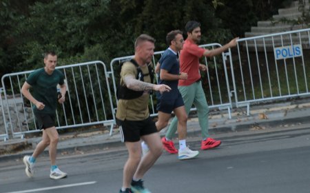 Fransa Cumhurbaşkanı Ankara'da sabah koşusunda. Önce spor ardından Beştepe