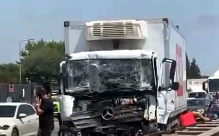 Çorlu’da iki kamyon çarpıştı; sürücüler yaralı