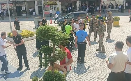 Duruşmada başlayan kavga sokağa taşındı: Biri polis üç yaralı