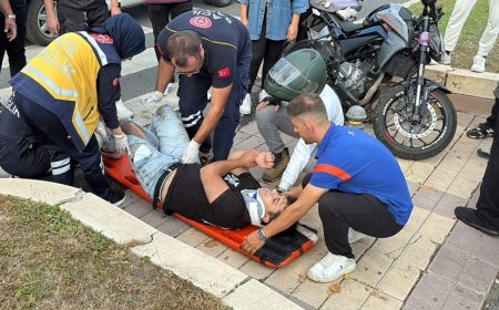 Yaya geçidinde duran otomobile arkadan çarpan motosikletin sürücüsü yaralandı