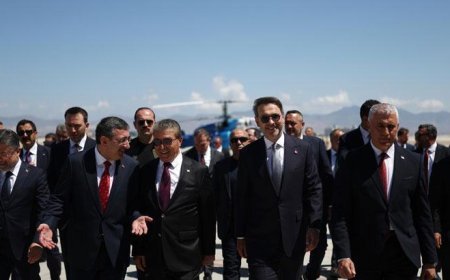 Enerji ve Tabii Kaynaklar Bakanı Alparslan Bayraktar, KKTC’de