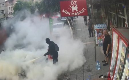 Sürücünün panik anları: Motosikleti bir anda alev aldı