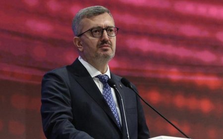 İletişim Başkanı Duran: 15 Temmuz 10. Yıl Hatıra Rozeti milli birlik ruhunu simgeliyor