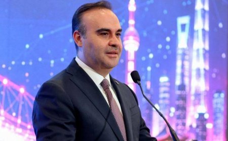 Bakan Kacır: Türkiye'nin yerli atomik saati uzaya fırlatıldı