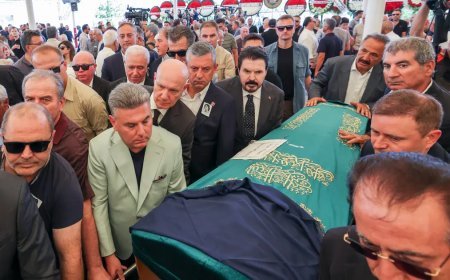 Deniz Baykal'ın eşi Olcay Baykal, son yolculuğuna uğurlandı