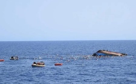Aşırı yüklü tekne alabora oldu! 40'dan fazla kişi kayboldu