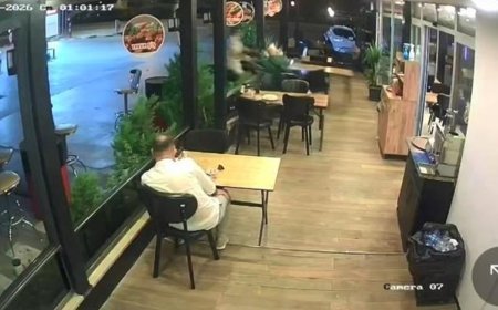 Korkunç kaza: Motosiklet, lokantadaki müşteriye çarptı