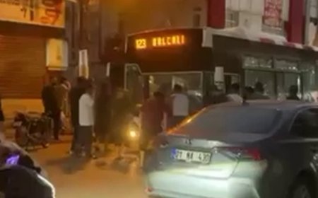 10 kişi belediye otobüsü şoförüne saldırdı. Camdan girip şoförü hastanelik ettiler
