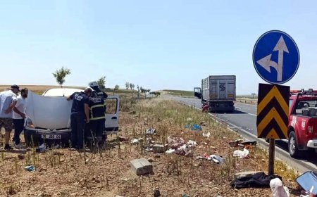 Kamyon ile hafif ticari araç çarpıştı; 2 ölü, 3 yaralı