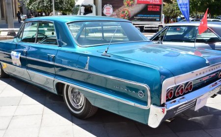1956-1975 yıllarına ait klasik otomobiller, vatandaşlardan büyük ilgi gördü