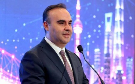 Bakan Kacır, 6. Ulusal Arktik Bilimsel Araştırma Seferi ekibini ziyaret etti