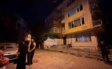 Büyük bir gürültüyle çöktü! 4 katlı bina acil tahliye edildi