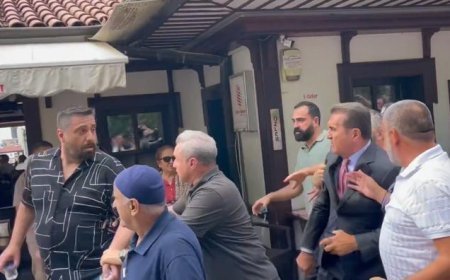 Özgür Özel'in cuma namazı çıkışında arbede! YENİ Parti'li vekilden vatandaşa tekme