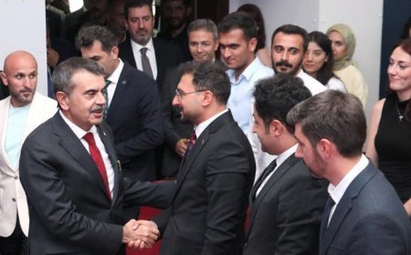 Bakan Tekin Erzurum Milli Eğitim Akademisindeki öğretmen adaylarıyla buluştu