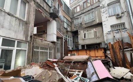 Şişli’de binanın duvarı çöktü, mahalleli deprem paniği yaşadı