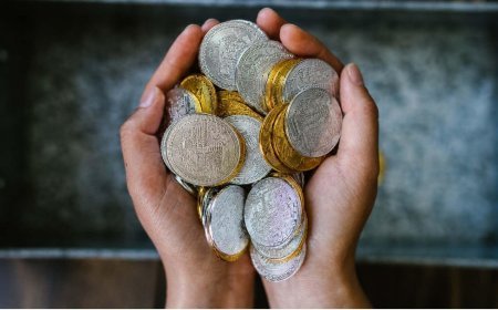 100 bin sterlinlik altın! Yıllar boyunca 'gizlice' bağışladı, herkes onu arıyor