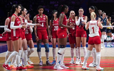 Bakan Bak, Milletler Ligi şampiyonu A Milli Kadın Voleybol Takımı'nı kutladı