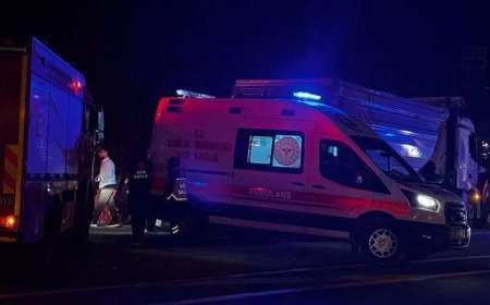 Mardin'de otomobil ile kamyonun çarpıştığı kazada 3 kişi öldü, 5 kişi yaralandı