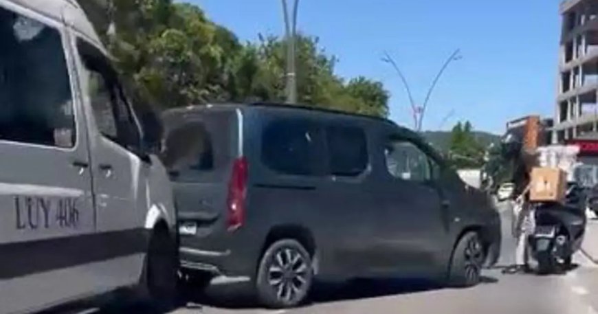 Trafikte kavgaya daldı, aracını geri viteste unuttu