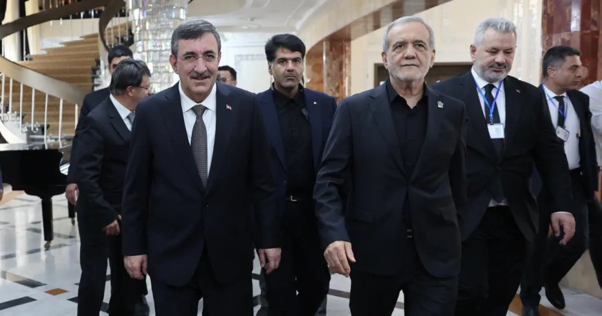 Cumhurbaşkanı Yardımcısı Yılmaz Hamaney'in cenaze töreni için Tahran'da