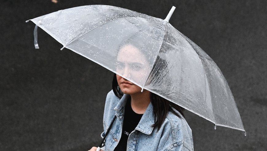 İstanbul için saat verildi! Sağanak alarmı: Meteoroloji ve AKOM peş peşe uyardı