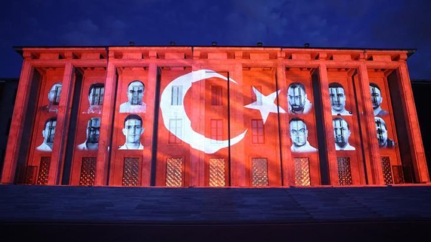 Gazi Meclis'te unutulmaz gece! 15 Temmuz Destanı TBMM duvarlarında yeniden canlandı