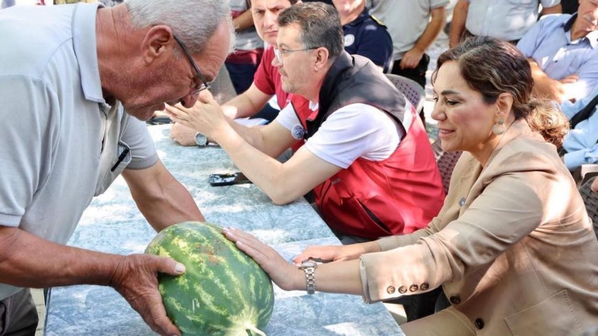 Tekirdağ Büyükşehir Belediyesi, doludan zarar gören çiftçinin 5 ton karpuzunu satın aldı