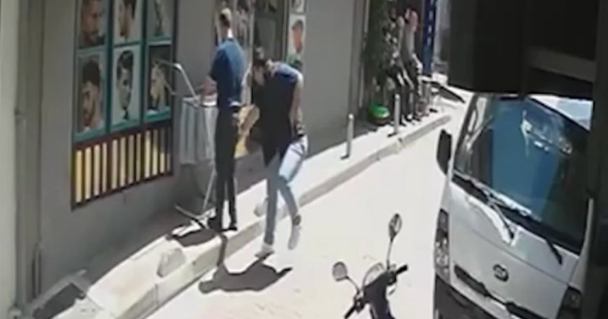 İstanbul'da korku dolu anlar. Tıraşı beğenmedi berberi bıçakladı