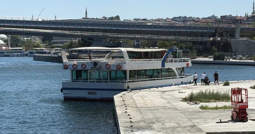 Haliç'te tekne köprüye çarptı, bir tekne personeli hayatını kaybetti