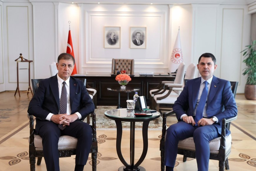 Bakan Kurum Cemil Tugay ile görüştü. "İzmir'in ihtiyaçlarını ve talepleri değerlendirdik"