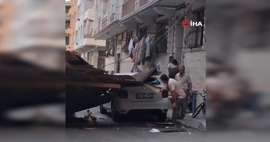 Fırtınada çatı sokağa uçtu: "Karşı binanın çöktüğünü sandım"