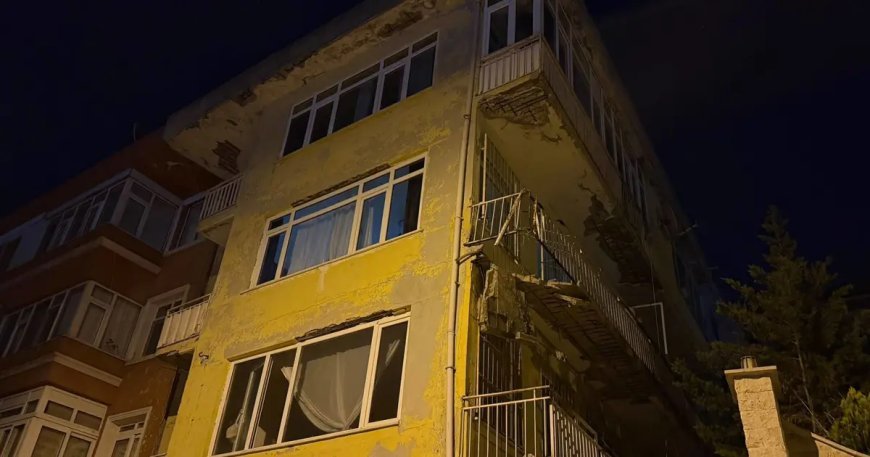 Üsküdar'da balkon çöktü. 4 katlı bina mühürlendi