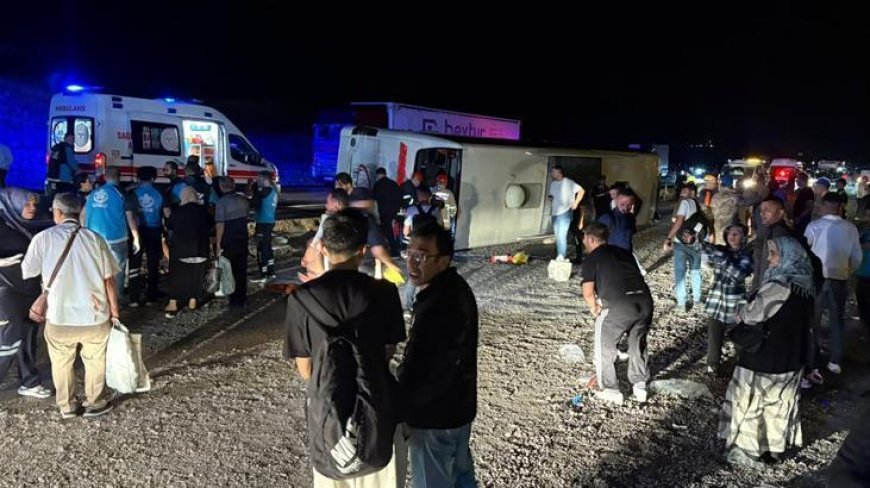 Kırıkkale'de yolcu otobüsü şarampole devrildi: 40 yaralı