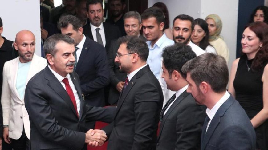 Bakan Tekin Erzurum Milli Eğitim Akademisindeki öğretmen adaylarıyla buluştu