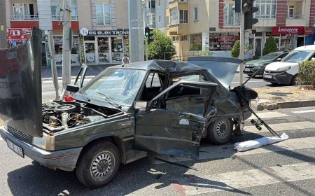Çorlu’da iki otomobil çarpıştı; 2 yaralı